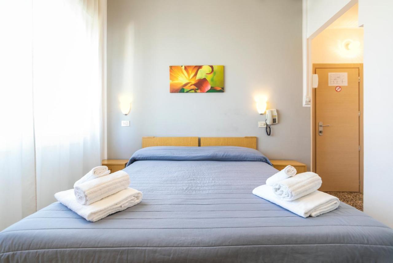Hotel Ausonia B&B ริมินี ภายนอก รูปภาพ