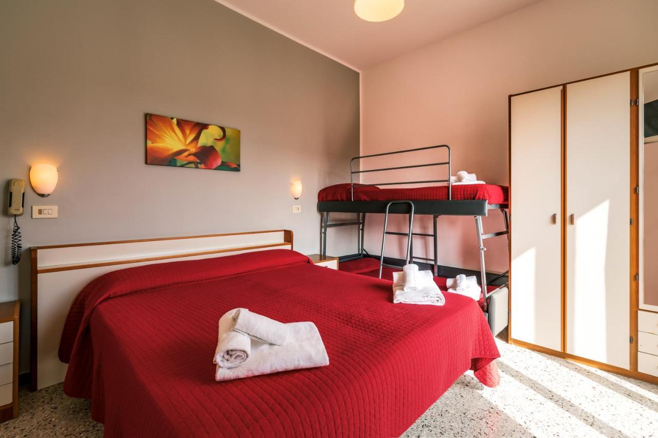 Hotel Ausonia B&B ริมินี ภายนอก รูปภาพ