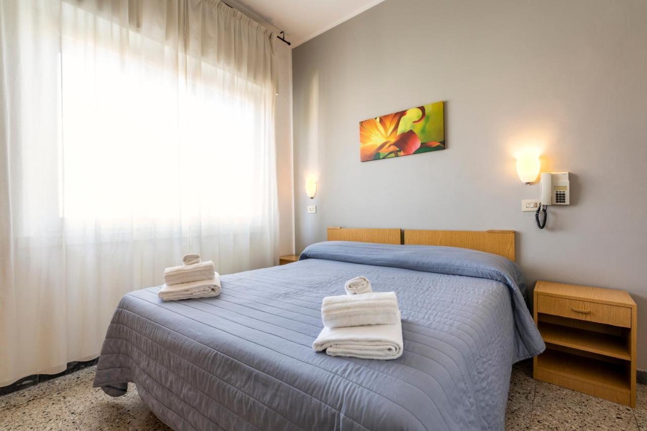 Hotel Ausonia B&B ริมินี ภายนอก รูปภาพ