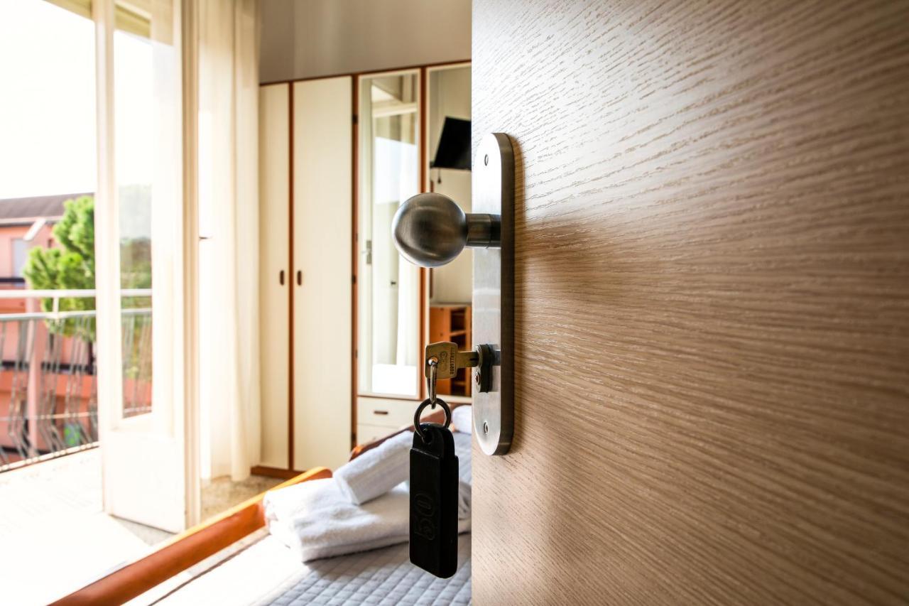 Hotel Ausonia B&B ริมินี ภายนอก รูปภาพ