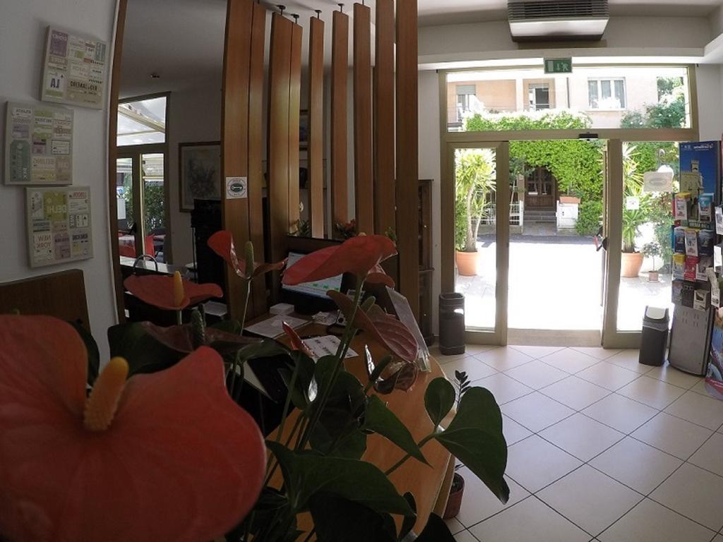 Hotel Ausonia B&B ริมินี ภายนอก รูปภาพ