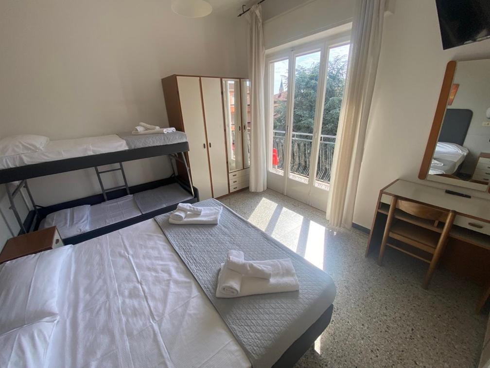 Hotel Ausonia B&B ริมินี ภายนอก รูปภาพ