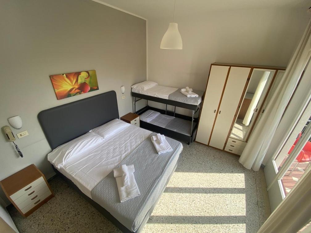 Hotel Ausonia B&B ริมินี ภายนอก รูปภาพ