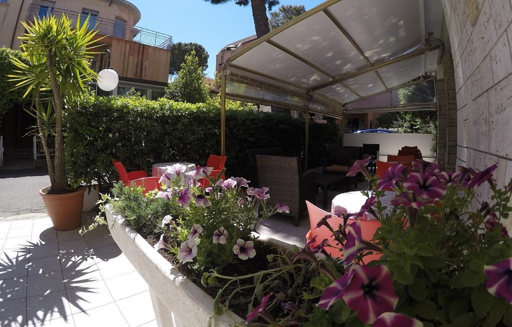 Hotel Ausonia B&B ริมินี ภายนอก รูปภาพ
